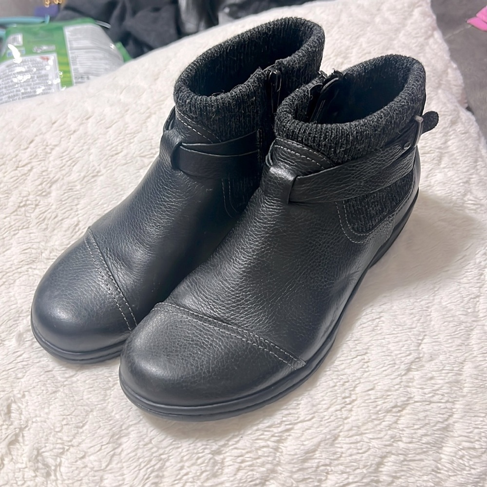 Clark’s booties leather 7M